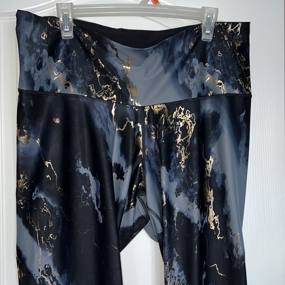 Old Navy Powersoft Extra High Waisted Leggings - Picture 6 of 8